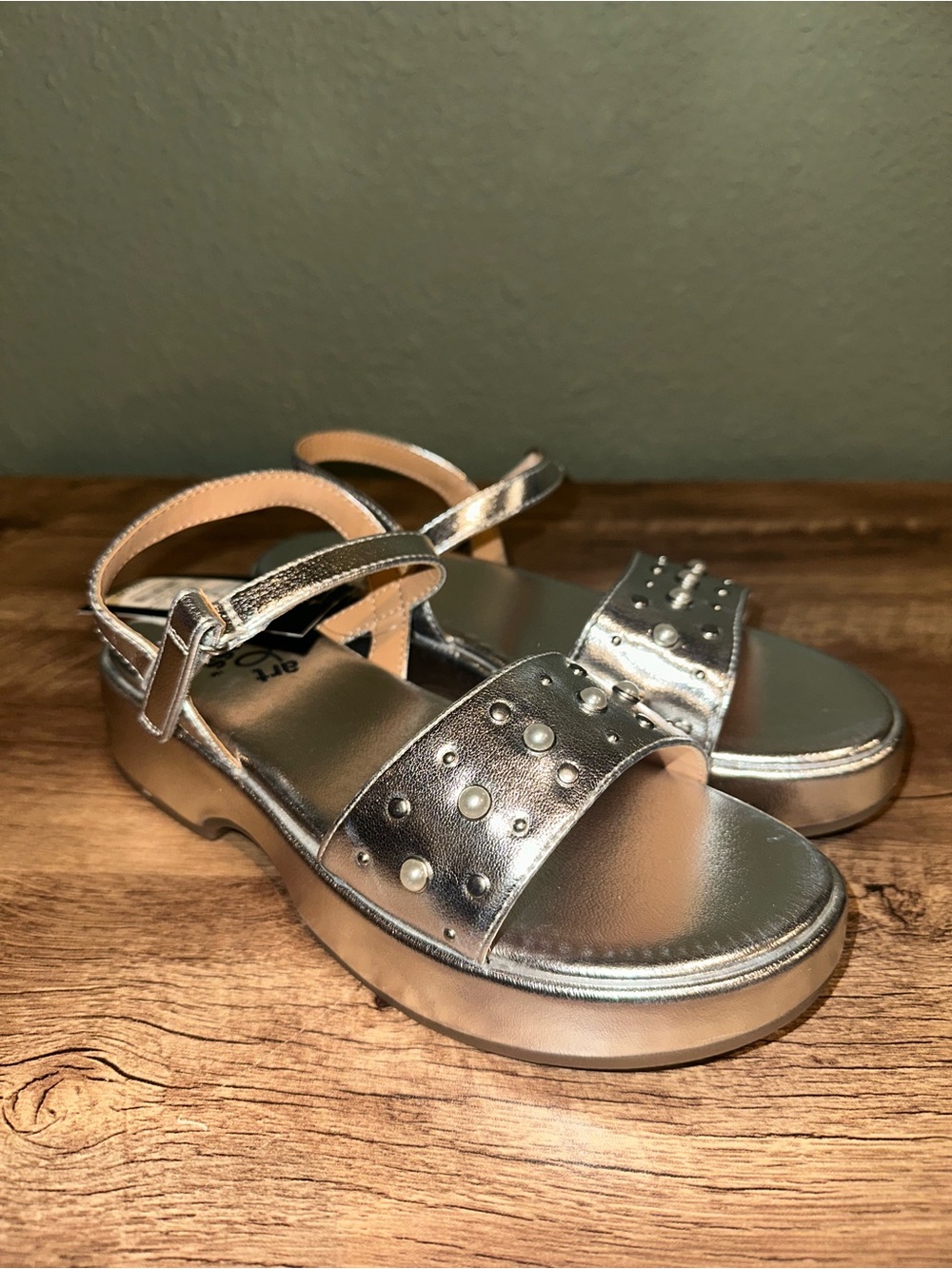 art class Girls' Metallic Silver Pearl & Stud Sandals